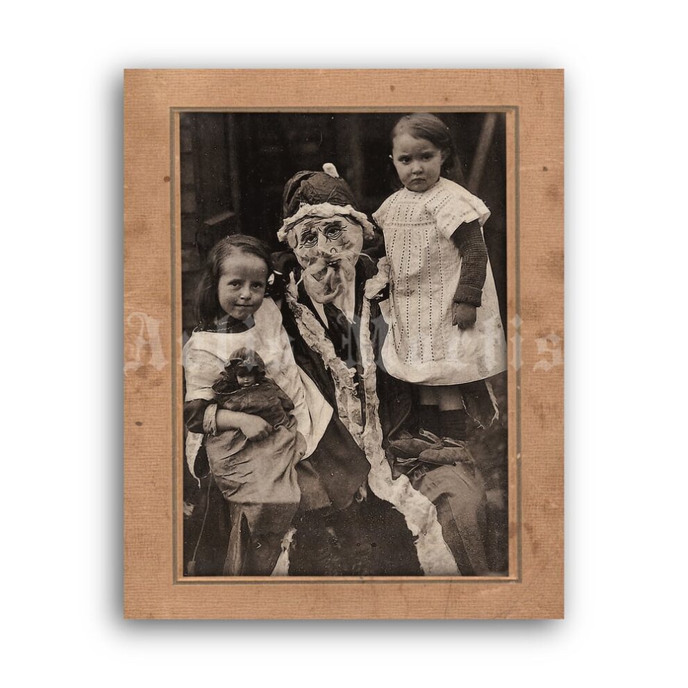 Printable Creepy Santa Claus with children - vintage Christmas photo - vintage print poster